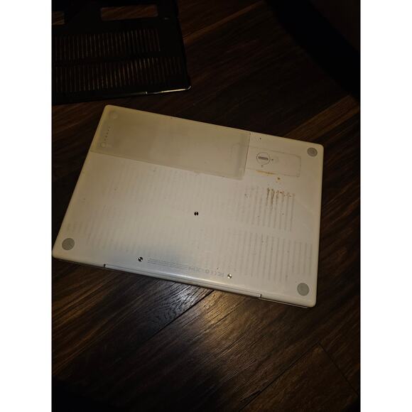 Apple MacBook White (A1181) – Untested / For Parts or Repair - Picture 4 of 5